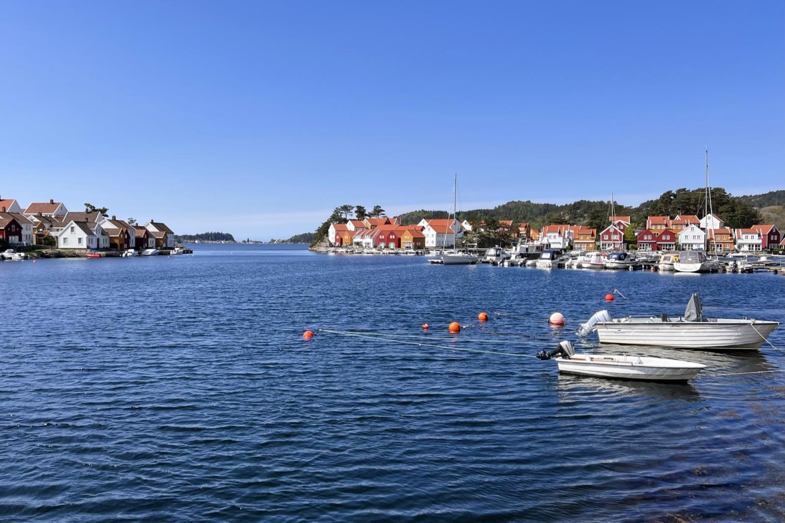 Fjord vor dem Haus