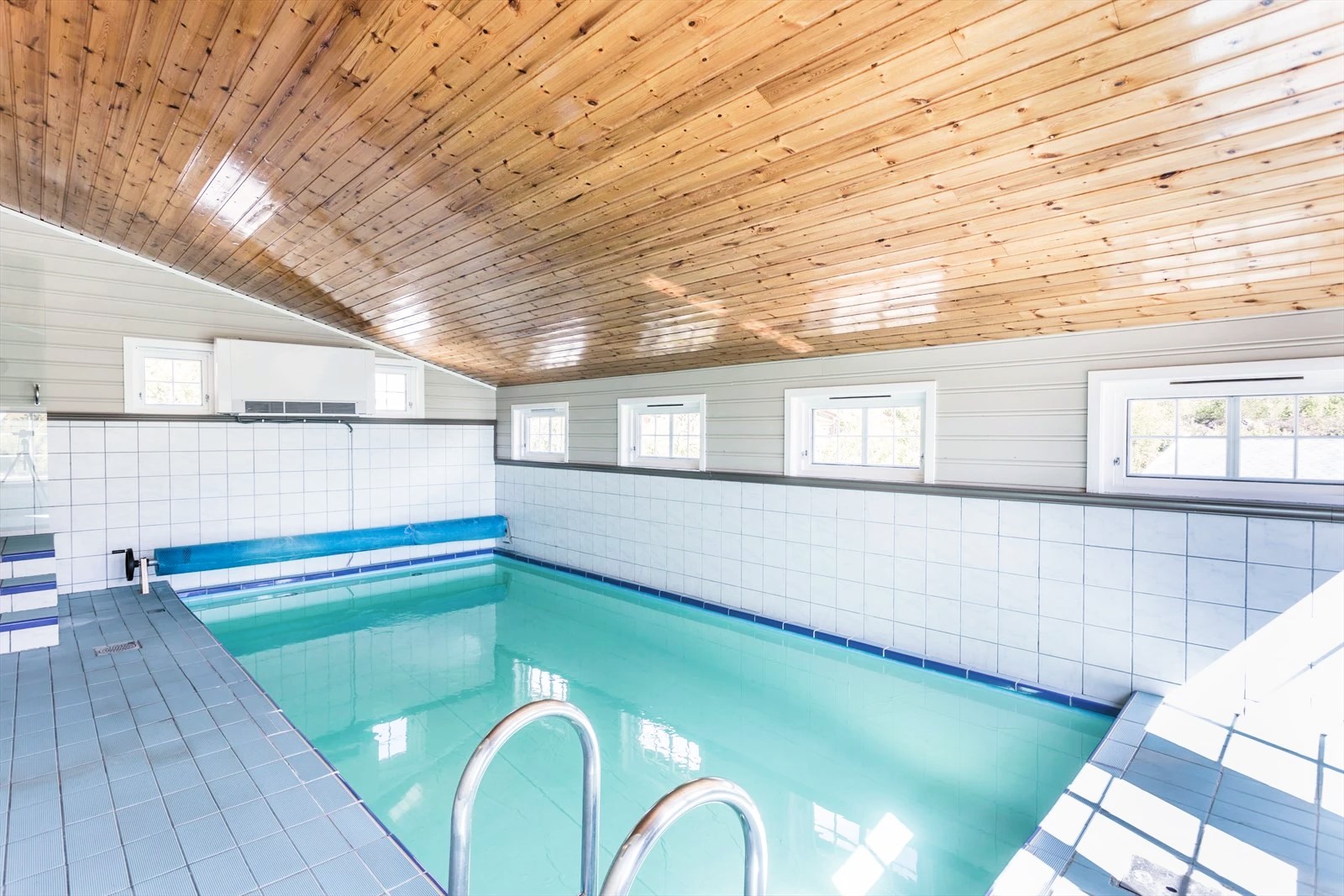 mit Indoor - Schwimmbad