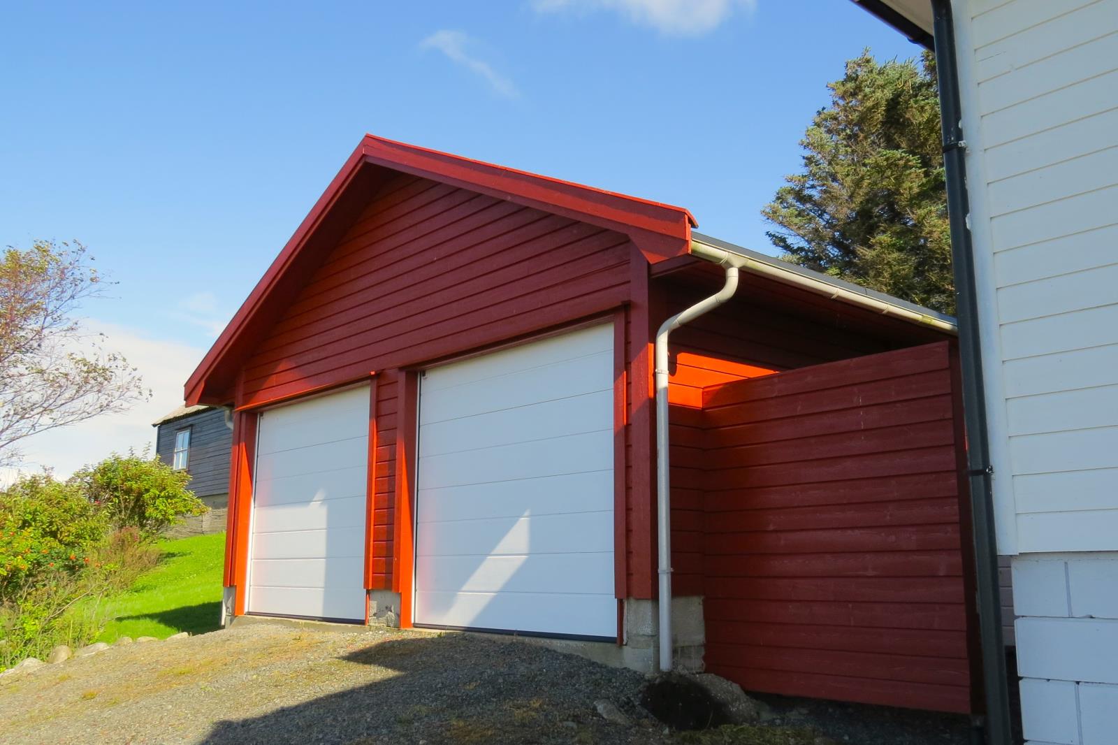 Große Garage mit Lager 