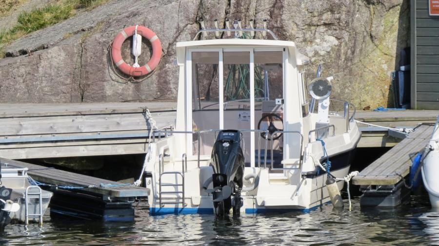  inklusive: DOLMØY 230 FISKER, 7 Meter lanng, 2,5 Meter breit