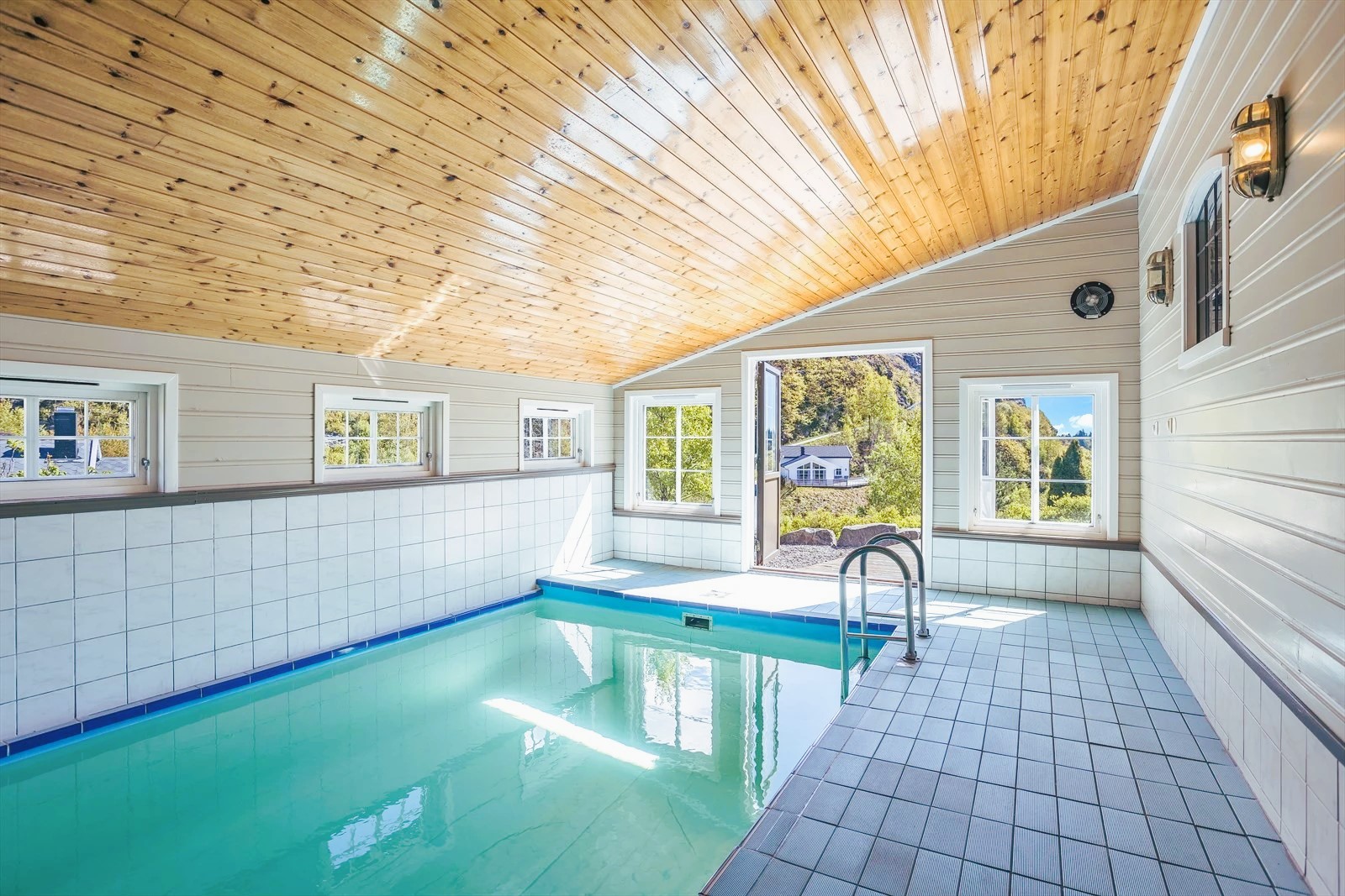 mit Indoor - Schwimmbad